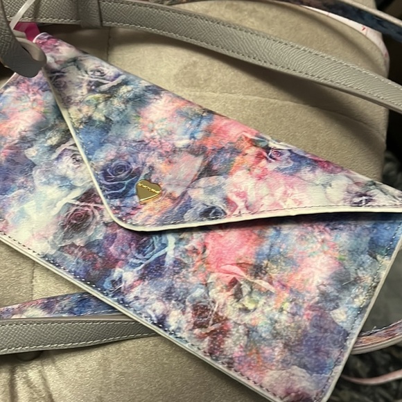 Betsey Johnson gray tote style bag with amazing lining and detachable pouch, new - Picture 7 of 15